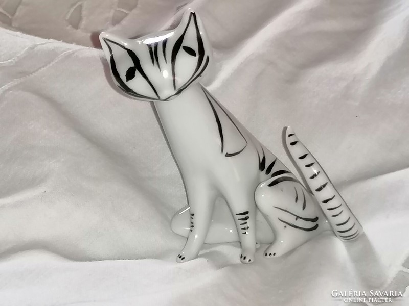 Hollóházi art deco cat, cat horseradish design by Istvánné