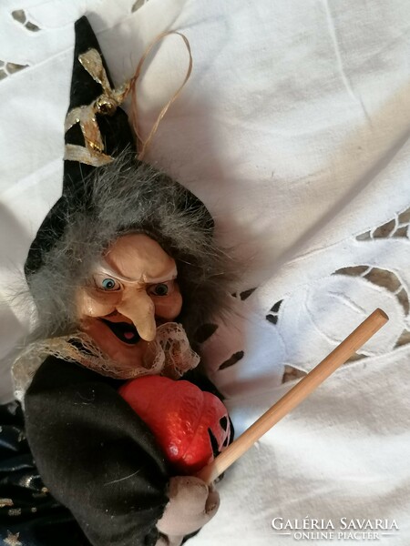 Boszorkány Halloween tökkel, olasz kézműves termék