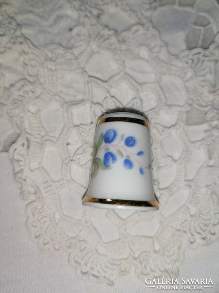 Porcelain thimble with Raven House markings 14.
