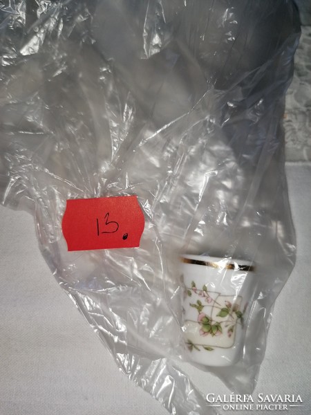 Angol csontporcelán gyűszű 13.