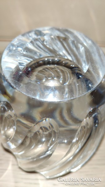 Csodás art glass váza csavart mintával