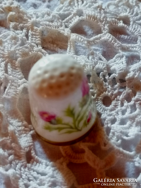 English thimble with thistle flower. 18.