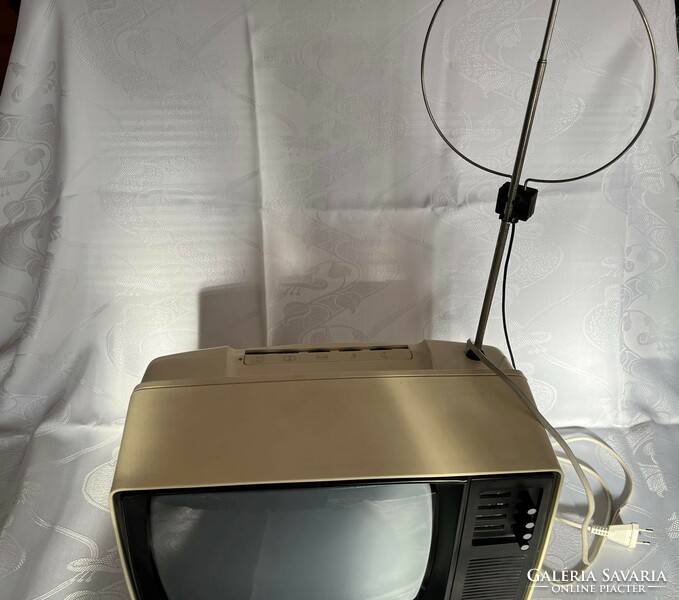 Working Junoszt 402b TV, from 1988, with original documents