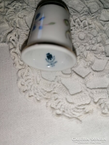 Porcelain thimble with Raven House markings 14.