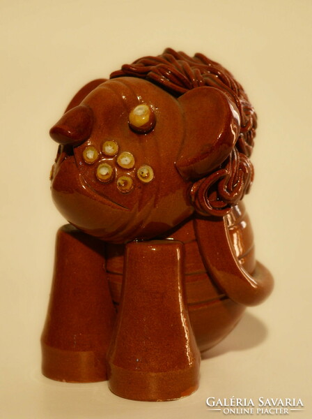 Ceramic lion by Gyula Kovács.