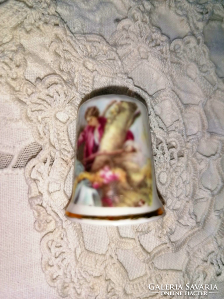 English porcelain thimble marked with a hinge scene 10.