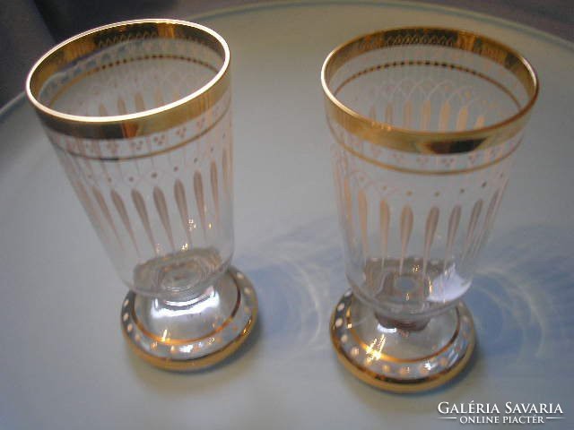 U7 Biedermeier vitrintárgy talpas poharak  dús vastag  arany szegéllyel hibátlanok ajándékozható