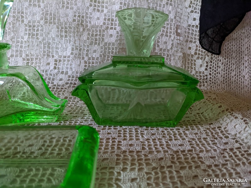 Art deco green toilet set