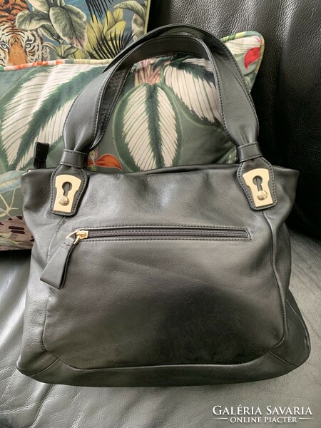 Original vintage black leather pourchet bag