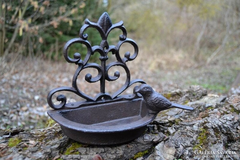 Cast iron bird feeder