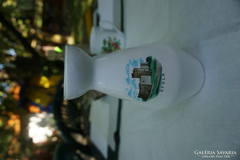 Flawless ceramic vase with a picture of the Gyula Castle for sale.