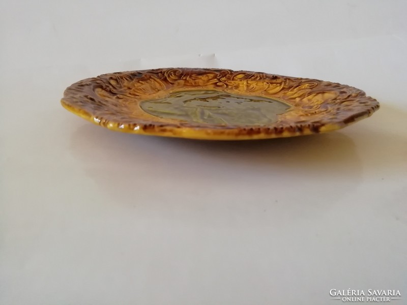 2 db vadász jelenetes majolika tányér, szép állapotban, 20 cm