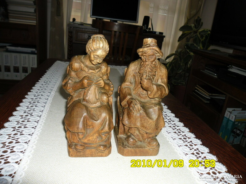 Kézi faragású  idős szobor pár