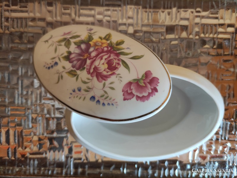Hollóházi virágmintás ovális fedeles porcelán bonbonier
