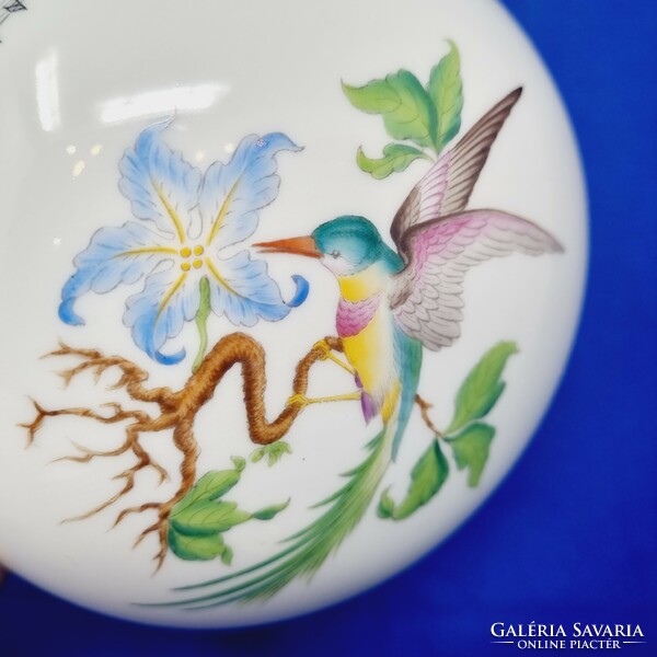Különleges herendi paradicsommadaras (?), kolibris (?) porcelán bonbonier
