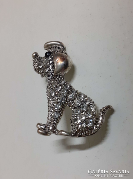 Dog-shaped brooch in nice condition, studded with sparkling stones