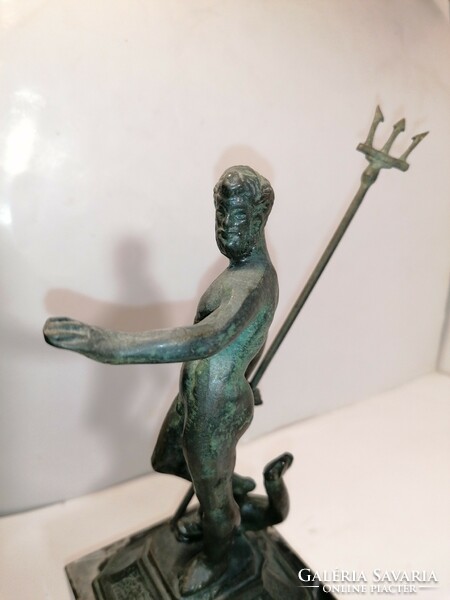 Bronze statue of Poseidon (930)