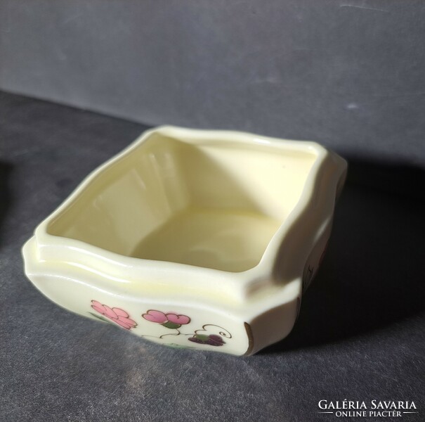 Zsolnay kézzel festett bonbonier - virágmintás cukorkás doboz porcelán