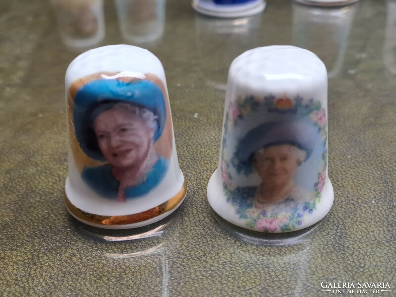 Gigantikus The Royal Family angol porcelán gyűszű válogatás II Elizabeth William Sarah Ferguson