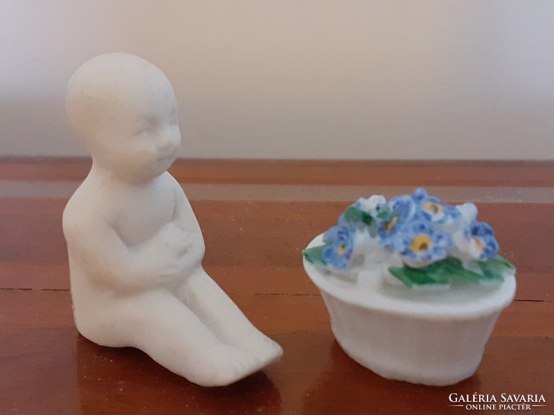 Antik játék miniatűr biszkvit kisbaba porcelán mini baba virágkosár 2 db