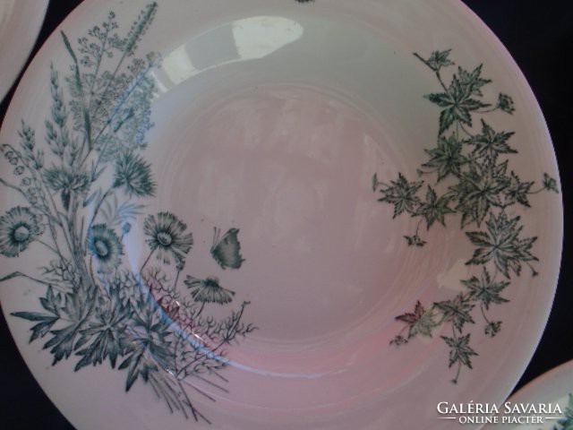 Set of 4 personal antique Art Nouveau majolica plates from 1850.90 Curiosities