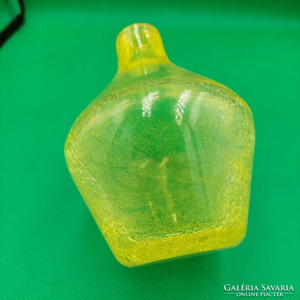 Karcagi Fátyolüveg váza sárga