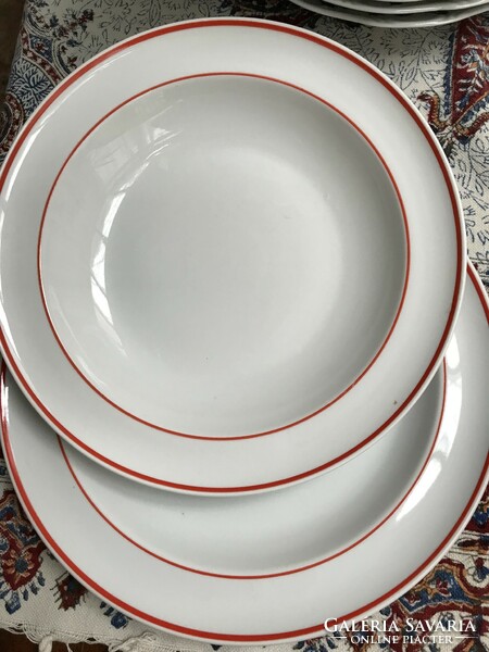 Hollóházi piros csíkos  tányérok  6+7 db