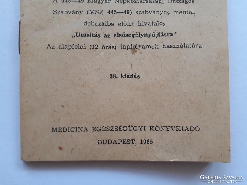 Régi egészségügyi könyv 1965 Elsősegélynyújtás mentődoboz tartozék