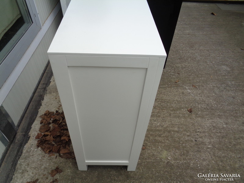 White Chinese dresser