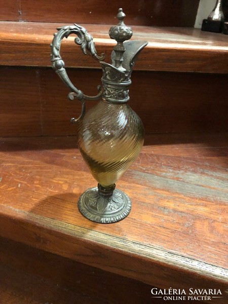 Art Nouveau spout, with intact glass, 22 cm high.