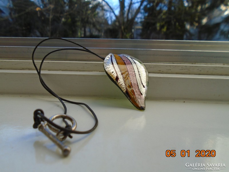 Murano leaf pendant with silver shoulder blade clasp