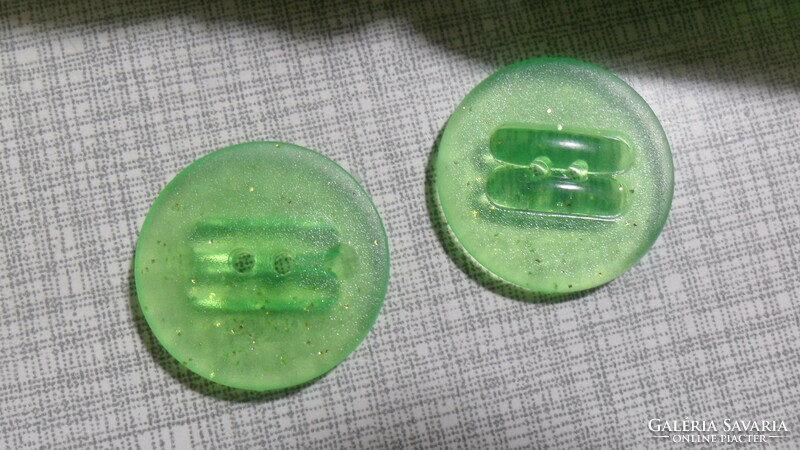 HUF 80 / plastic button, jacket button. Convex on one side, shiny, 2.7 Cm.