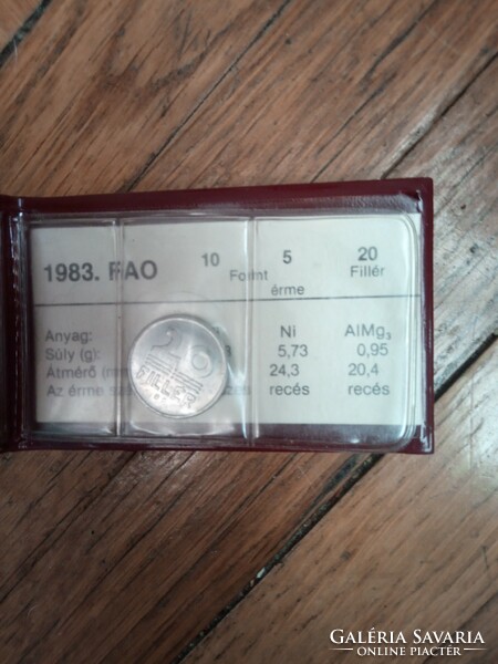 1983 Fao series coin with imitation leather case