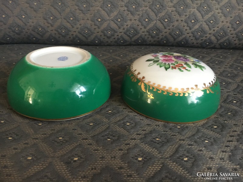 Herend green fondue painted bonbonier with mirrored medallion decor