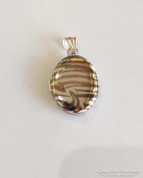 New, silver openable photo holder pendant with a zebra pattern. 6.31G. (E. 11.)