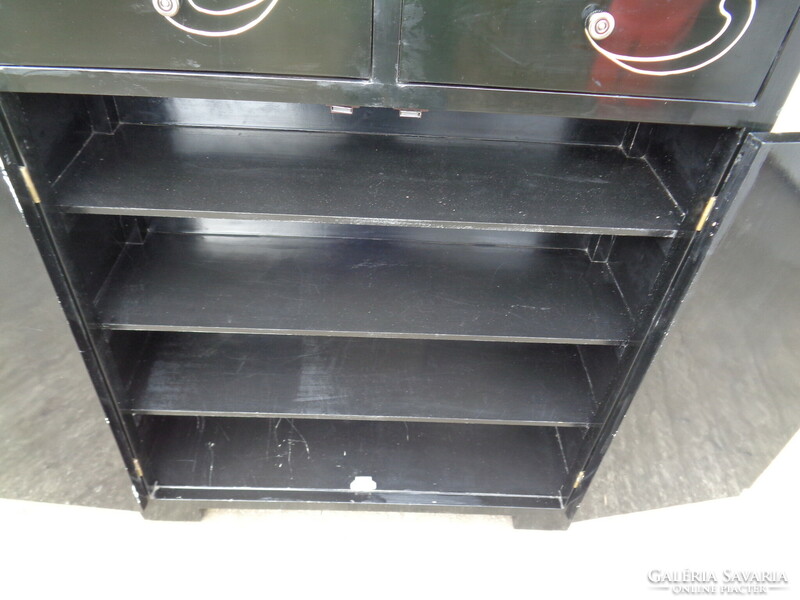 Black Chinese chest of drawers