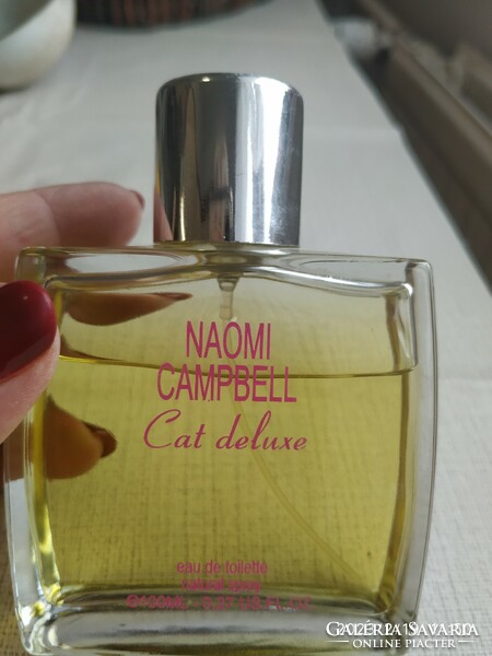 Naomi Campbell parfüm eladó!