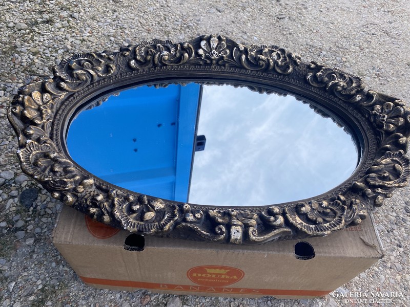 Baroque-style oval mirror with gilded plaster frame r0