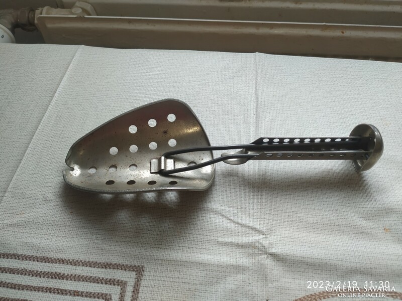 Retro metal shoe spoon for sale!