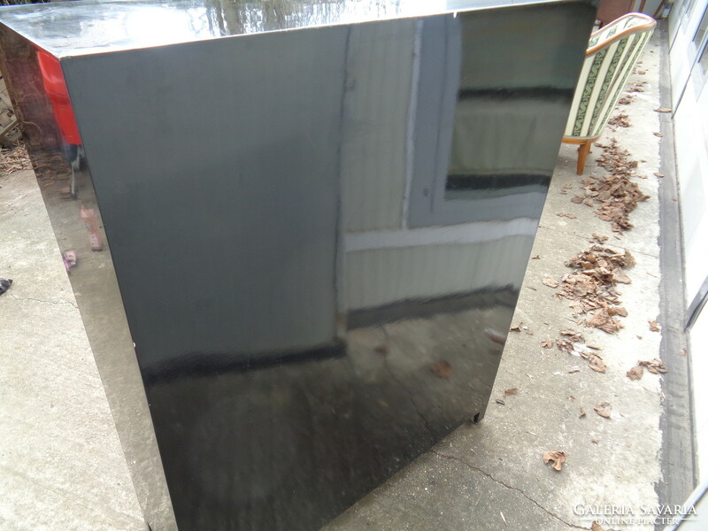 Black Chinese chest of drawers