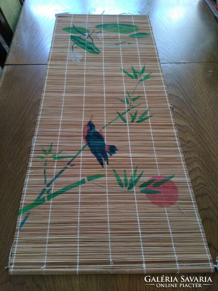 Régi kézzel kötözött és festett bambusz vagy nád  asztali futó terítő, festett madár díszítéssel