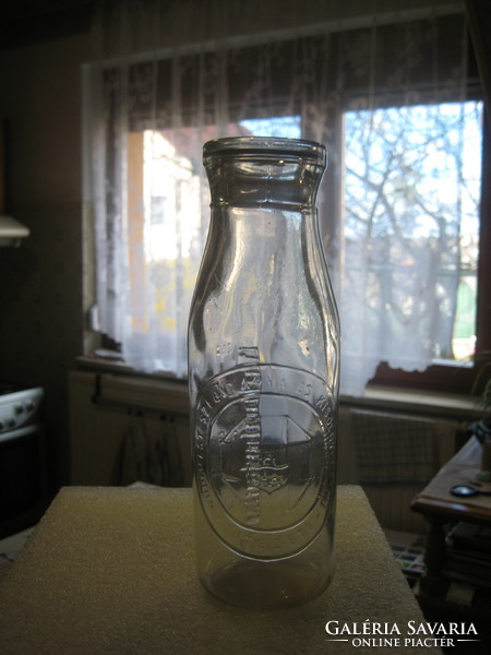 Milk bottle: Székesfóváros bpest mother and child protection institute, with positions there