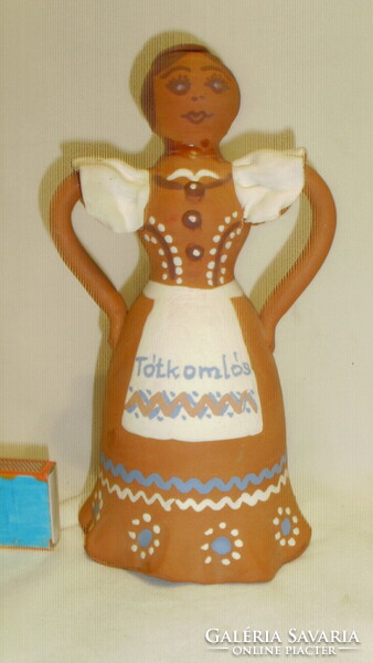 Népviseletes kerámia lány szobor, figura