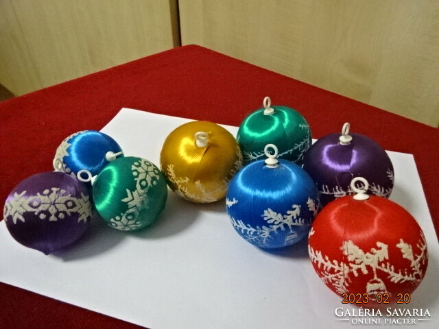 Christmas silk balls, eight pieces. Jokai.