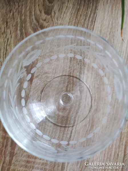 Üveg talpas pohár vésett mintával (nagy)