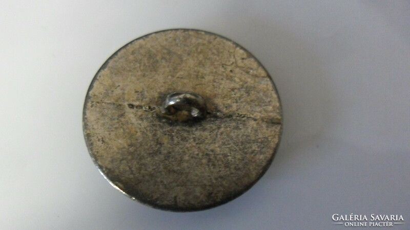 Ezüst színű fém, tűzzománcos virágos, designer gomb . 2.5 cm. szabás-varrás- kreatív.