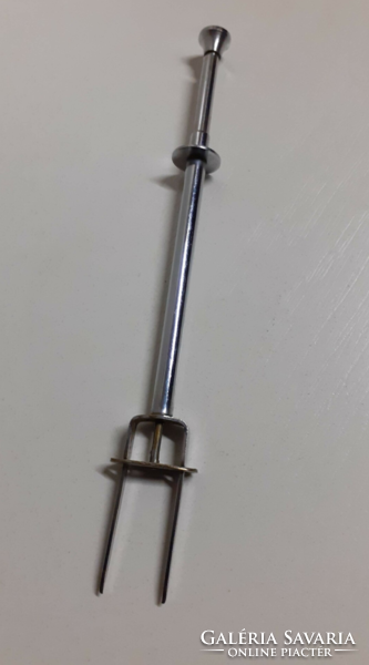 Nice condition spring meat needle with handle