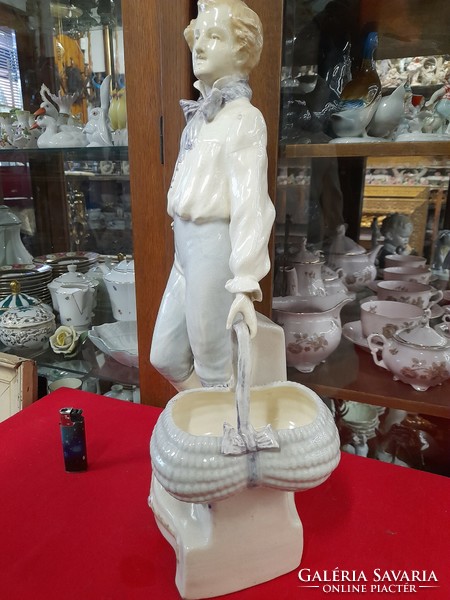 XIX.Század Vége Austria,Podany Jellegű Kosaras Fiú Porcelán Figura,Szobor,Életkép.48 cm.