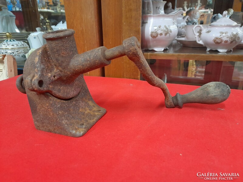 Antique American u.S.A.Patent, piccolo mexas cast iron grinder.
