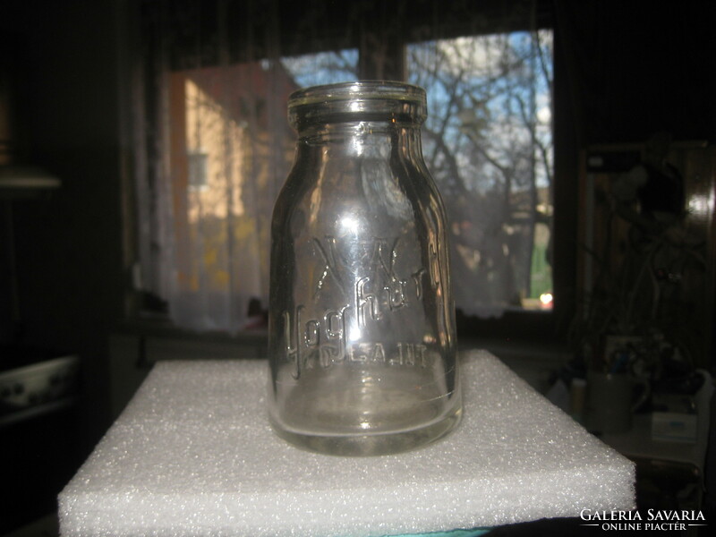 Régi ,védjegyes , joghurtos üveg  , 8 x 13,5 cm